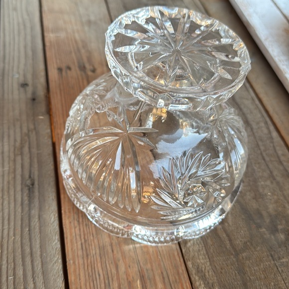Vintage Lead Crystal Pedestal bowl with scalloped edges - Picture 3 of 5
